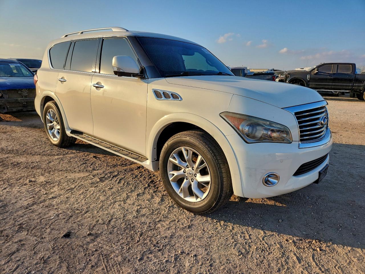 2012 INFINITI QX56 photo 4