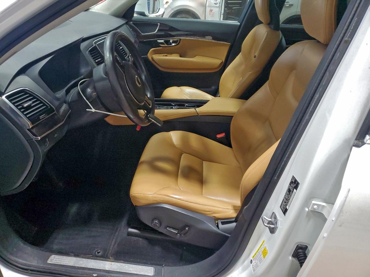 2016 VOLVO XC90 T6 photo 7