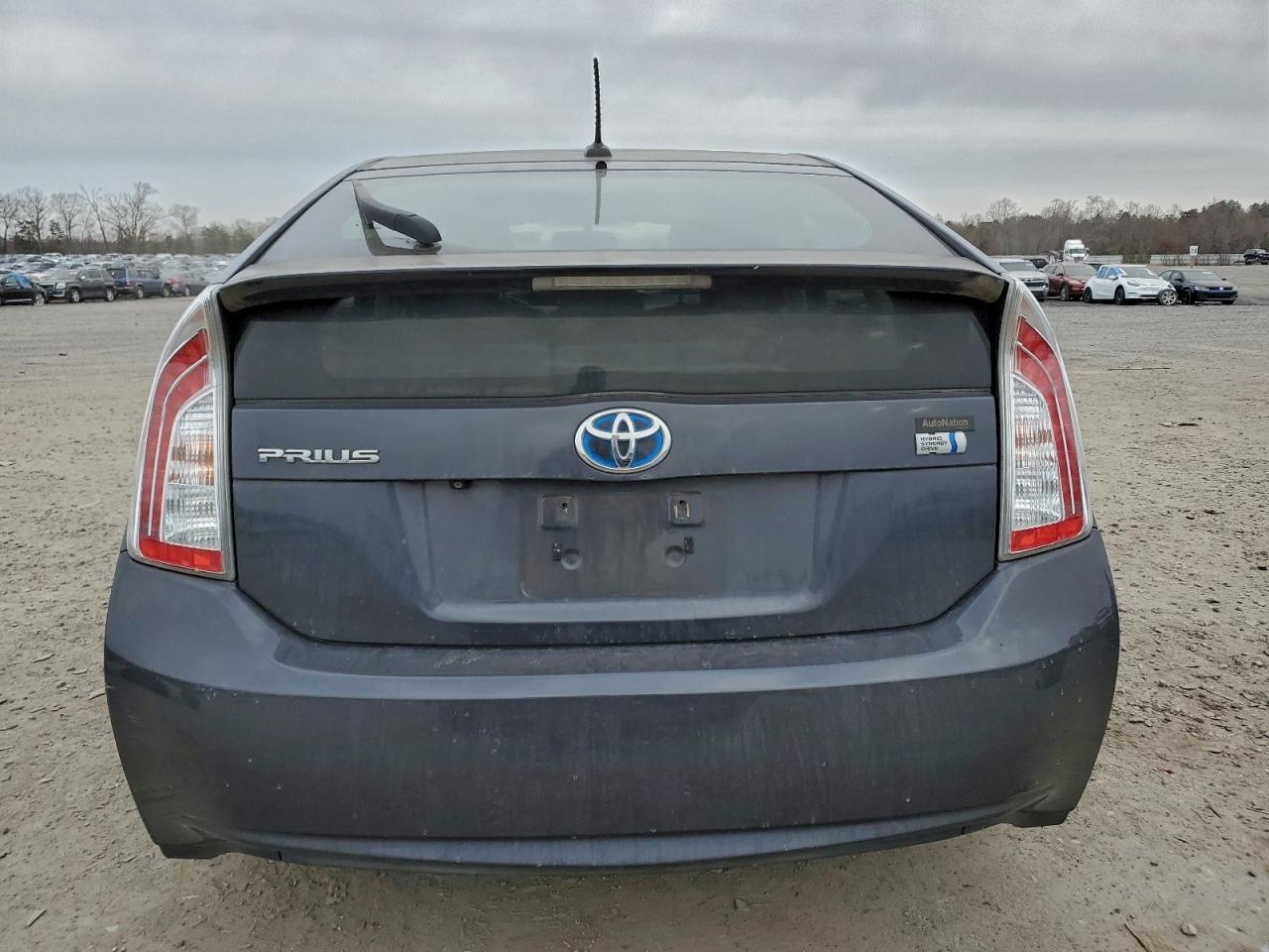 2013 TOYOTA PRIUS photo 6