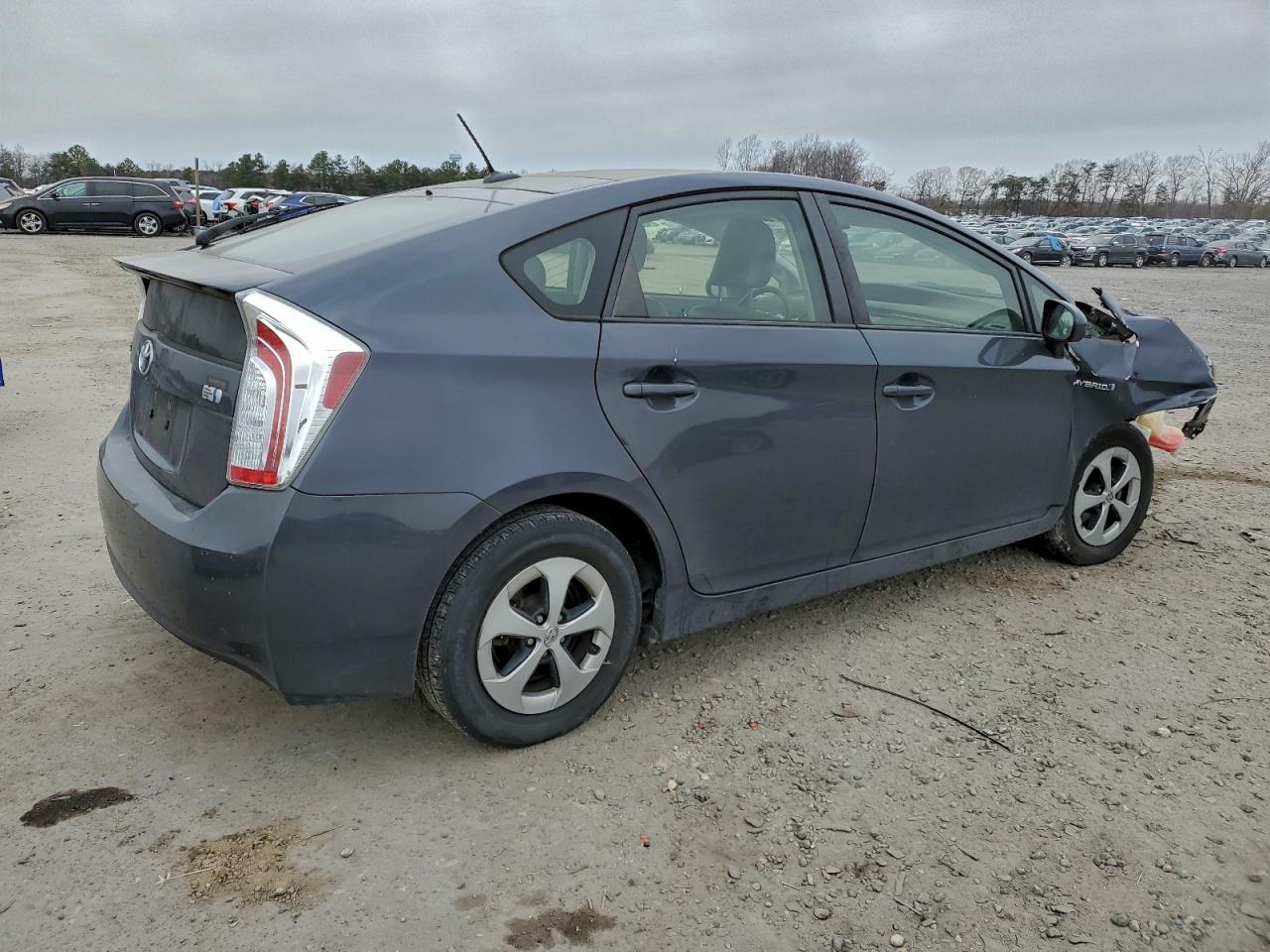 2013 TOYOTA PRIUS photo 3