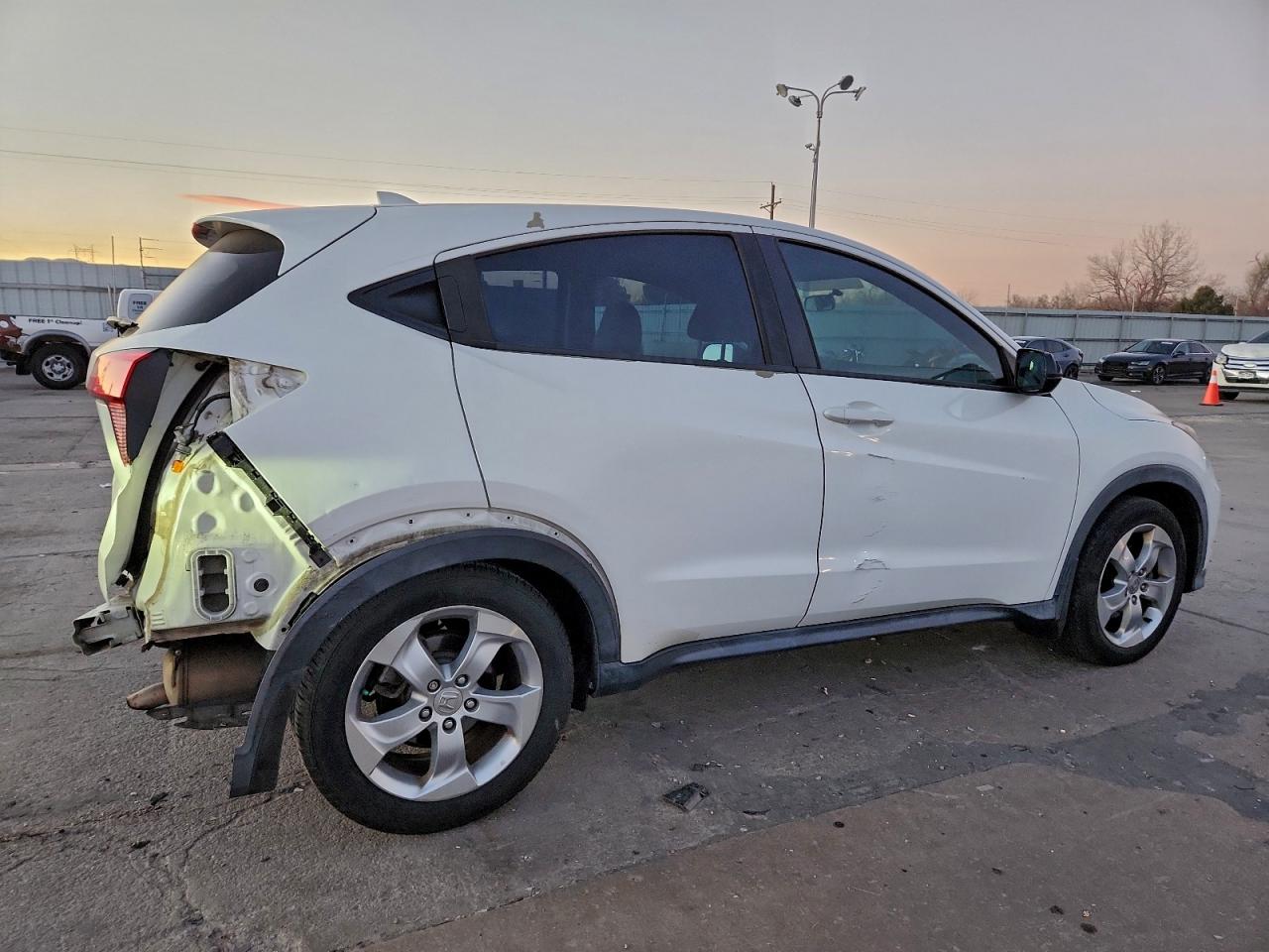 2016 HONDA HR-V LX photo 5