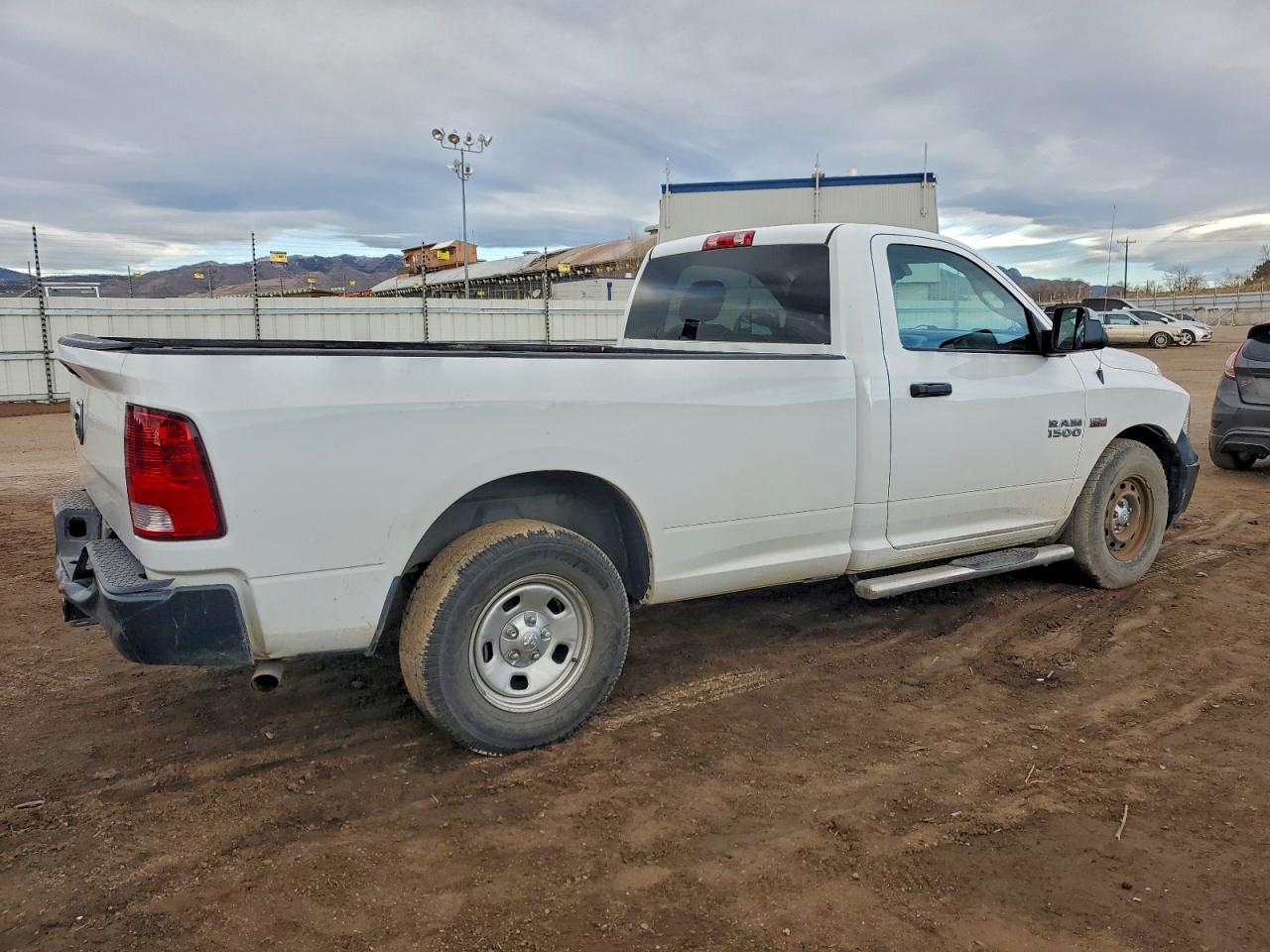2014 RAM 1500 ST photo 3