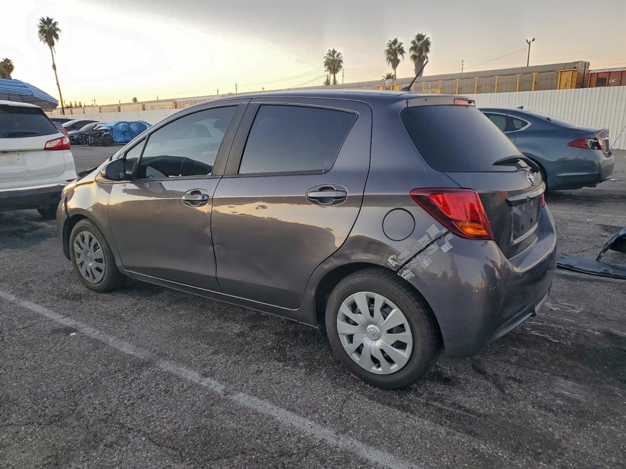 2016 TOYOTA YARIS L photo 2