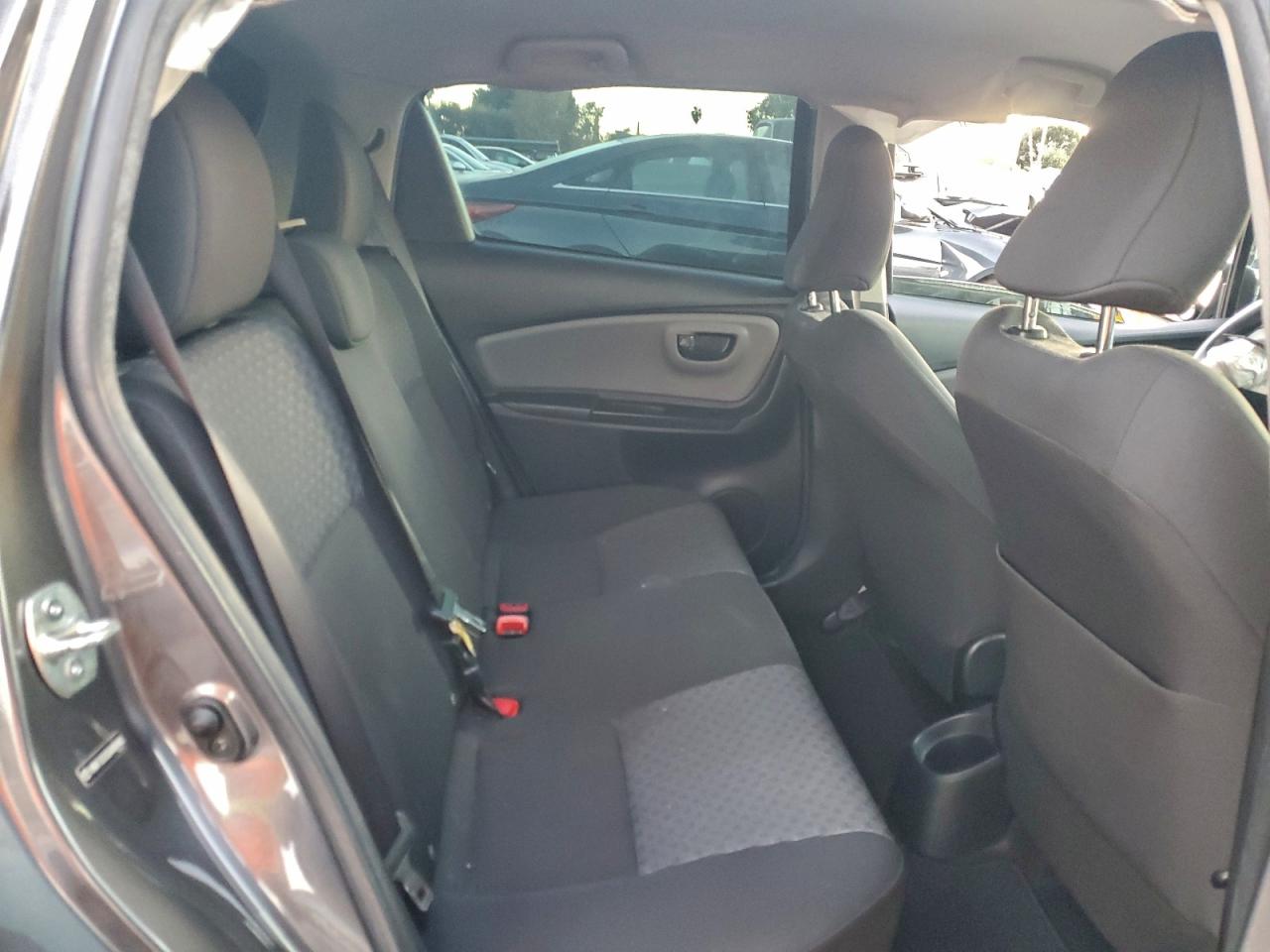 2016 TOYOTA YARIS L photo 10