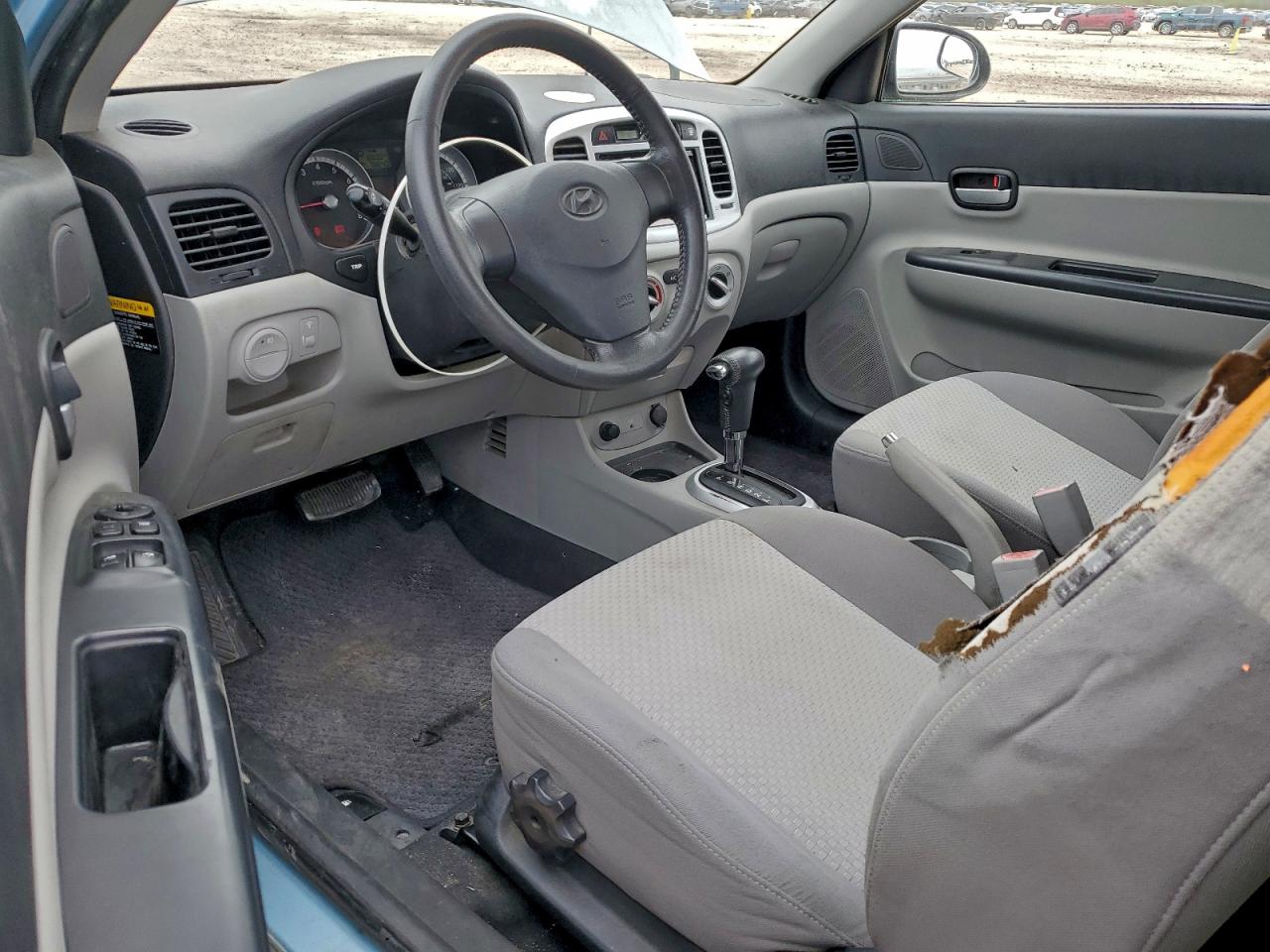 2009 HYUNDAI ACCENT SE photo 8