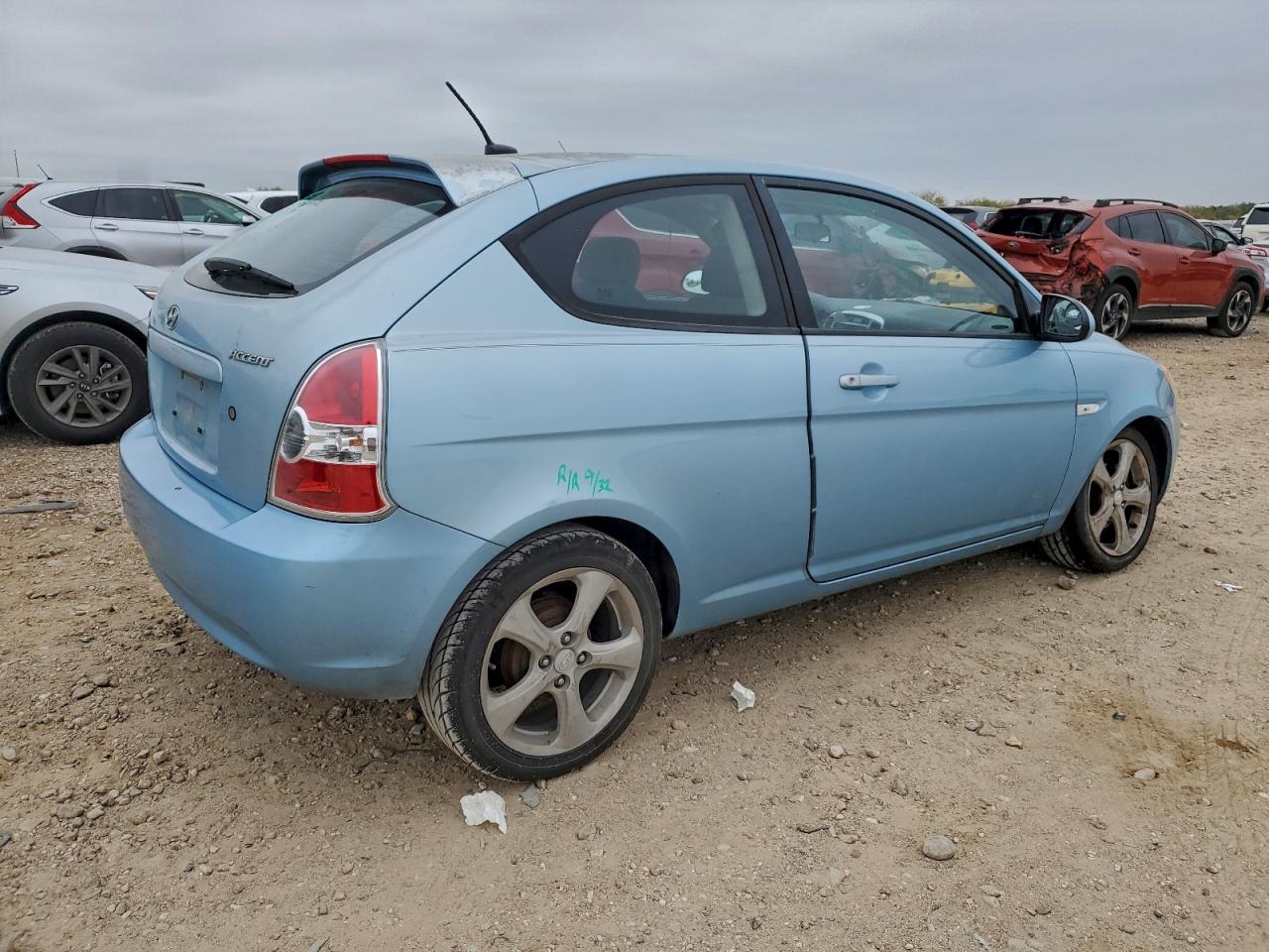 2009 HYUNDAI ACCENT SE photo 3