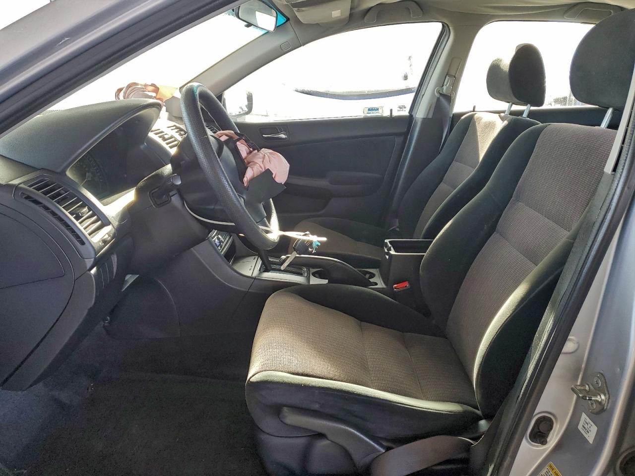 2005 HONDA ACCORD LX photo 7