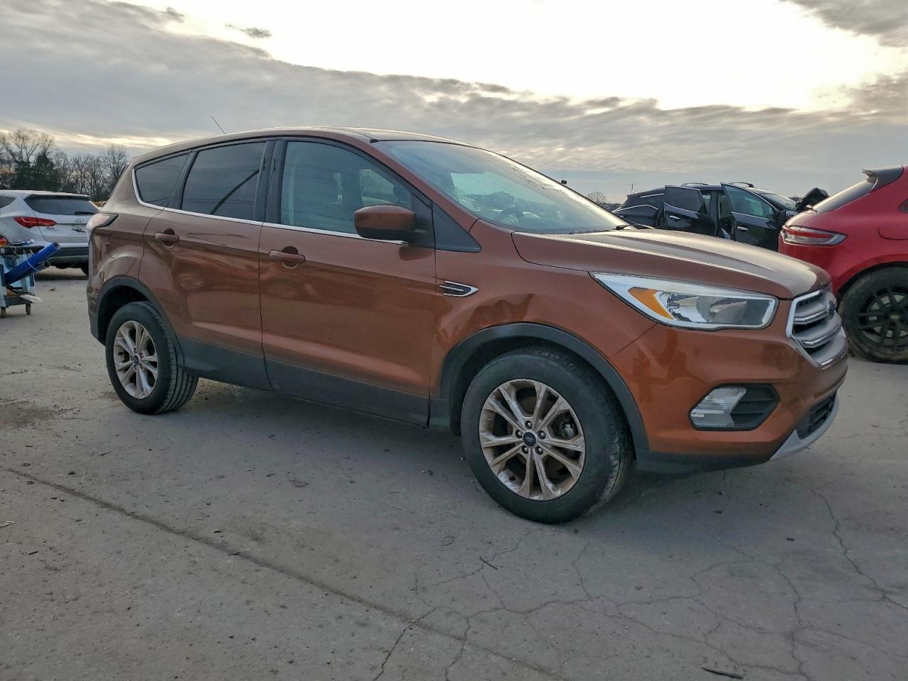 2017 FORD ESCAPE SE photo 4