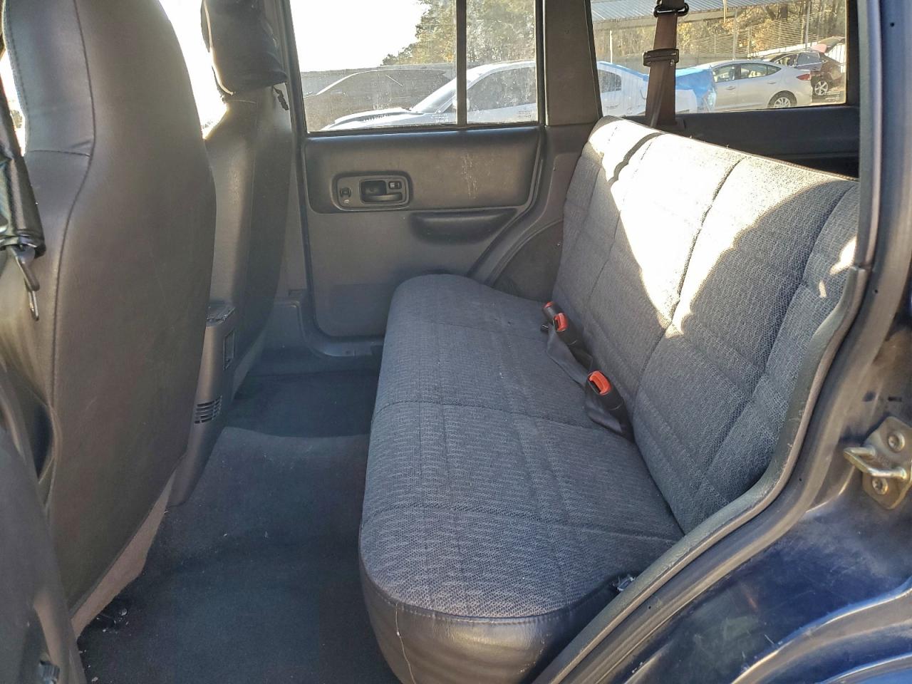 2001 JEEP CHEROKEE SPORT photo 11