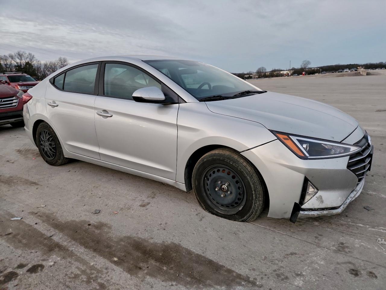 2019 HYUNDAI ELANTRA SE photo 4