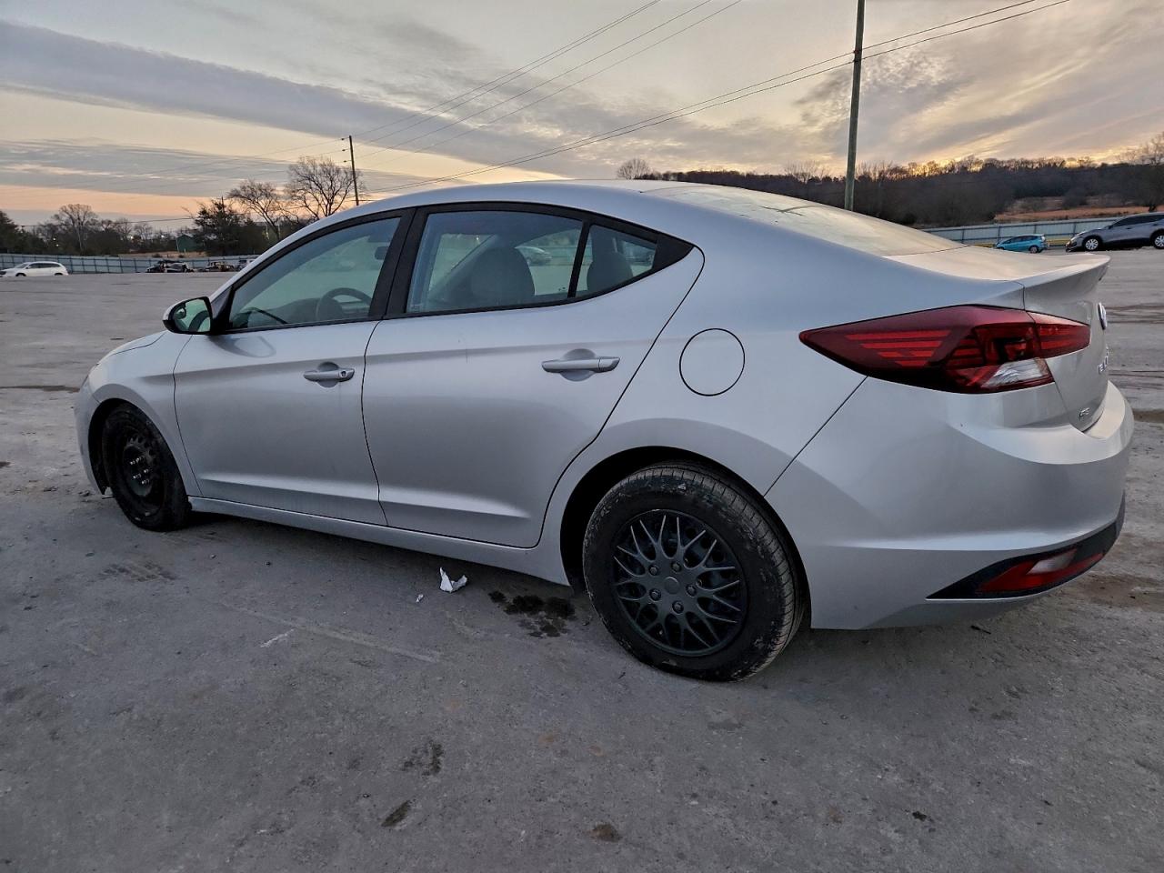 2019 HYUNDAI ELANTRA SE photo 2