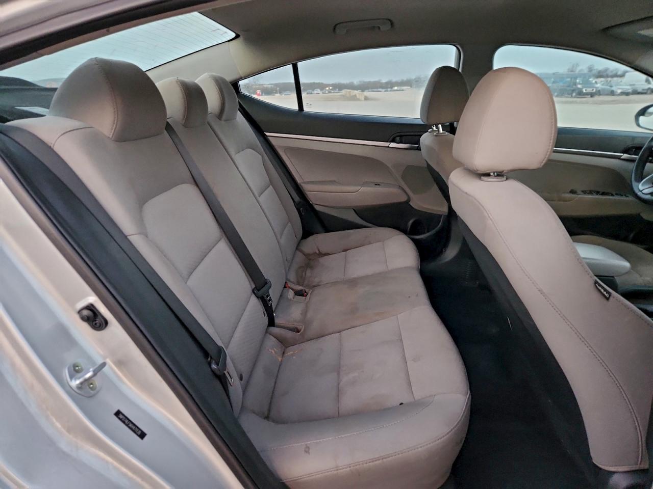 2019 HYUNDAI ELANTRA SE photo 10