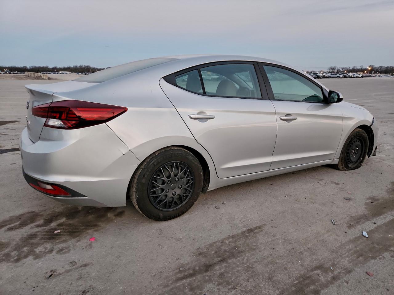 2019 HYUNDAI ELANTRA SE photo 3
