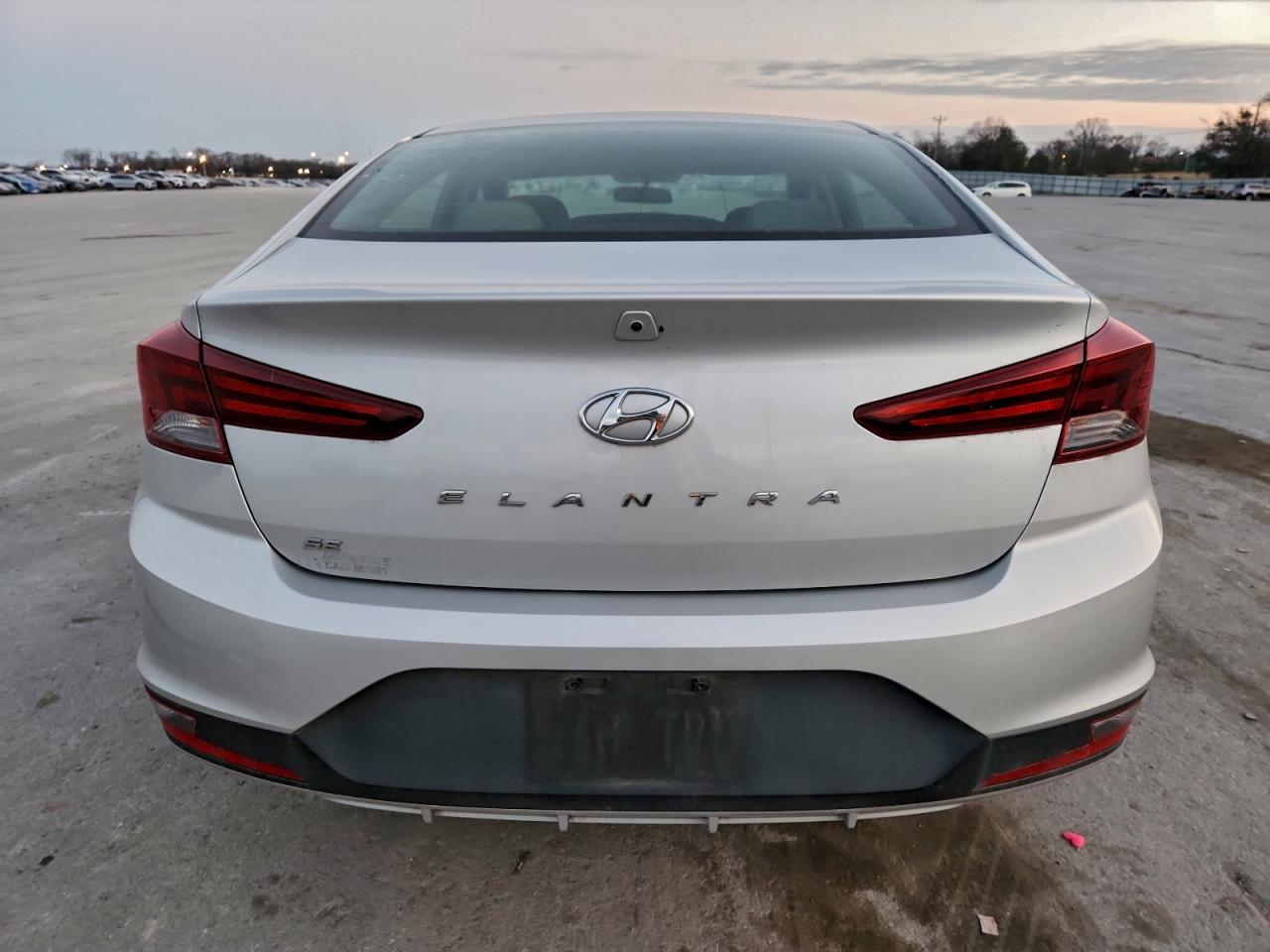 2019 HYUNDAI ELANTRA SE photo 6