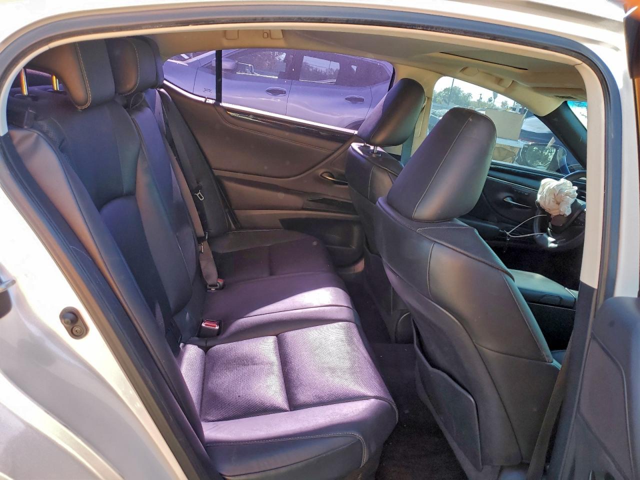 2021 LEXUS ES 300H photo 10