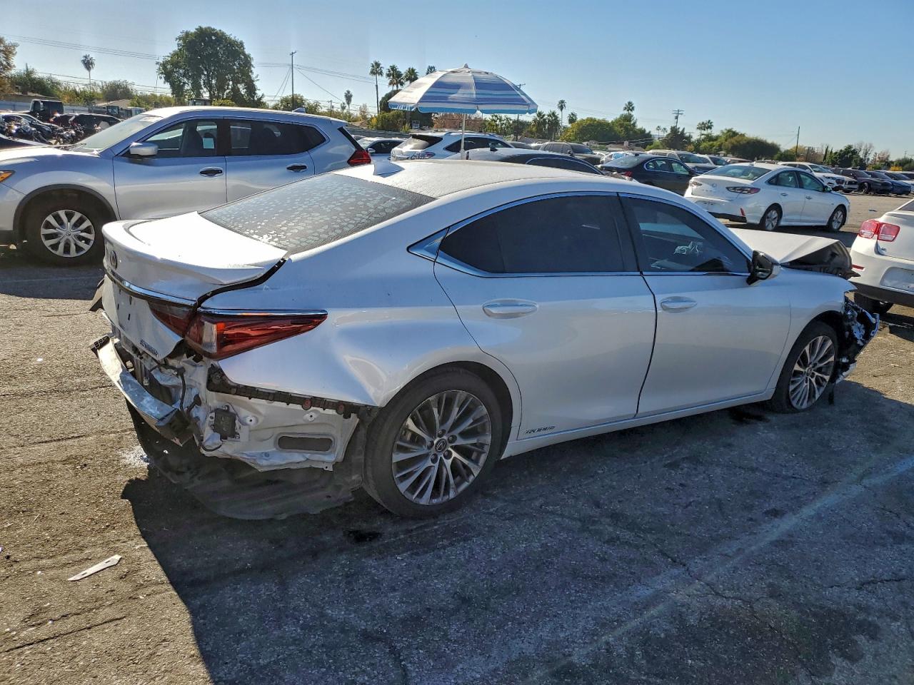 2021 LEXUS ES 300H photo 3