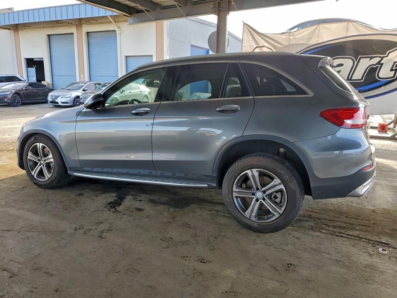 2016 MERCEDES-BENZ GLC 300 4MATIC photo 2