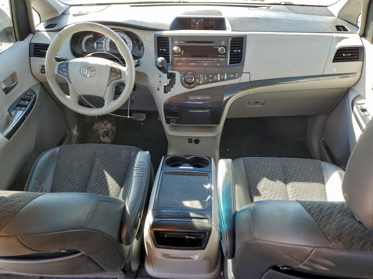 2013 TOYOTA SIENNA SPORT photo 8