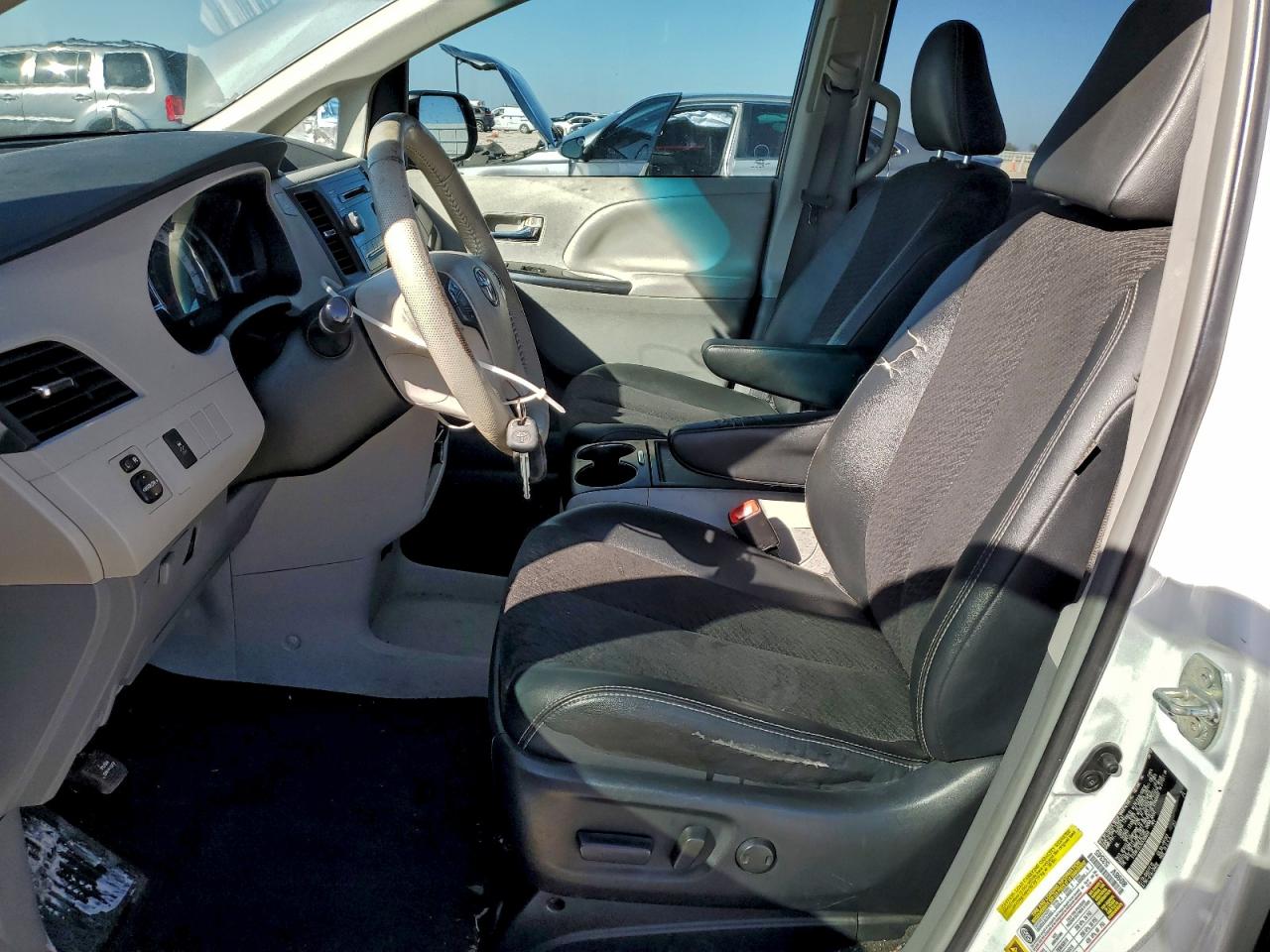 2013 TOYOTA SIENNA SPORT photo 7