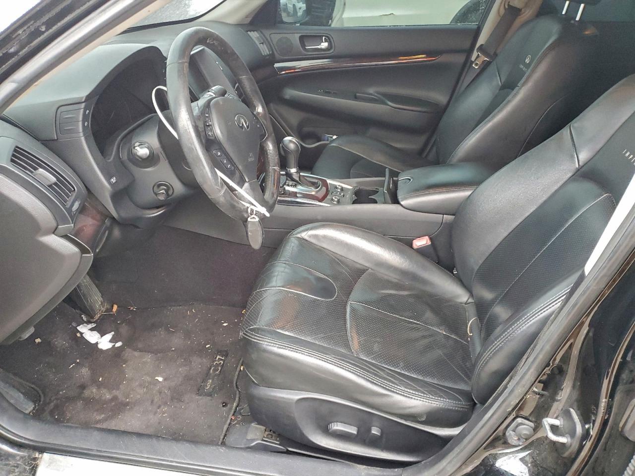 2012 INFINITI G37 photo 7