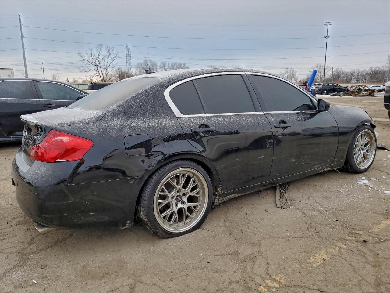 2012 INFINITI G37 photo 3