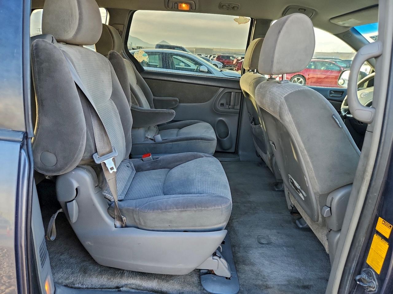 2007 TOYOTA SIENNA CE photo 11