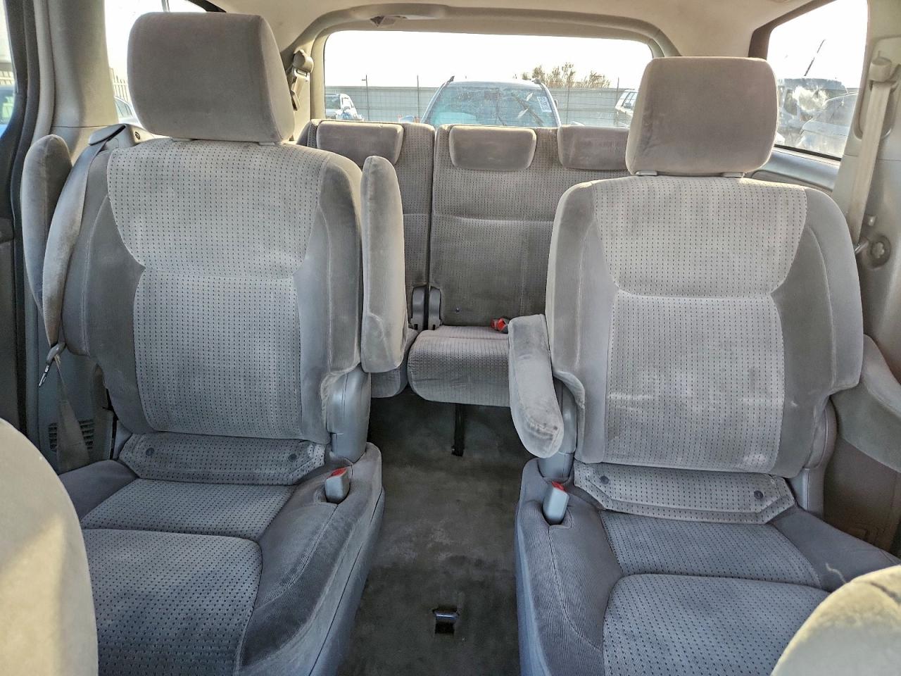 2007 TOYOTA SIENNA CE photo 10