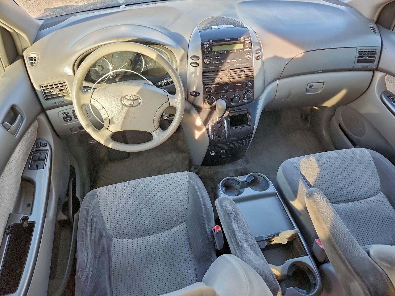 2007 TOYOTA SIENNA CE photo 8