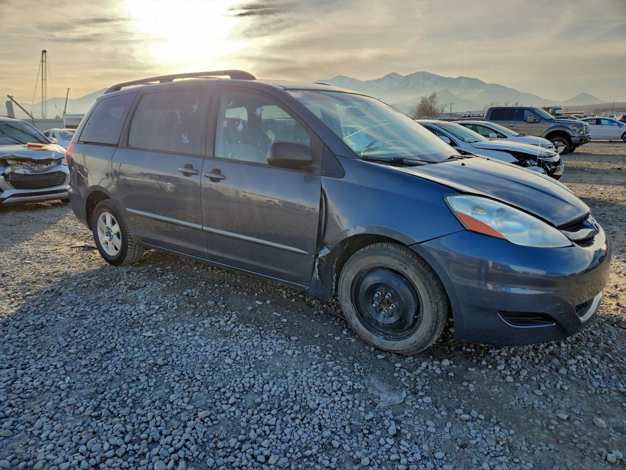 2007 TOYOTA SIENNA CE photo 4