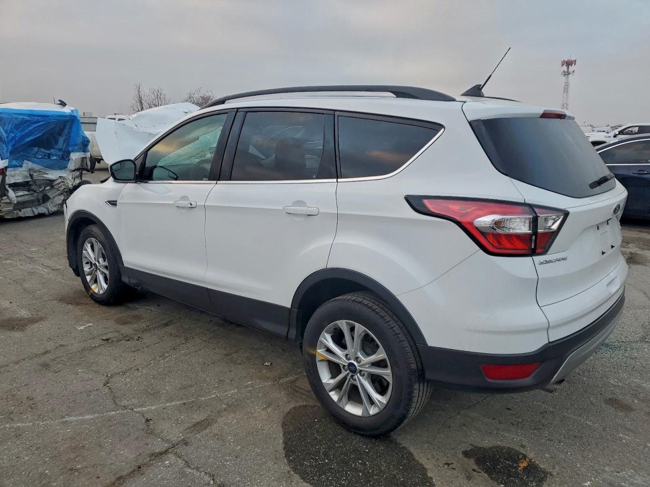 2018 FORD ESCAPE SE photo 2