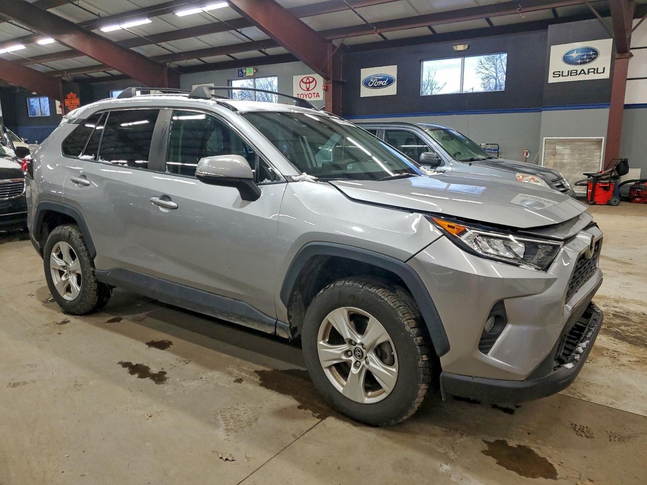 2019 TOYOTA RAV4 XLE photo 4