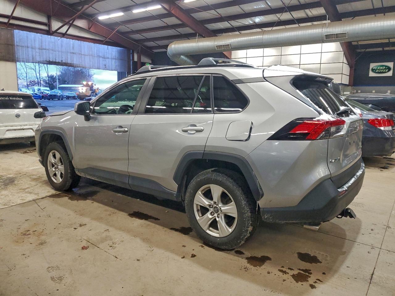 2019 TOYOTA RAV4 XLE photo 2