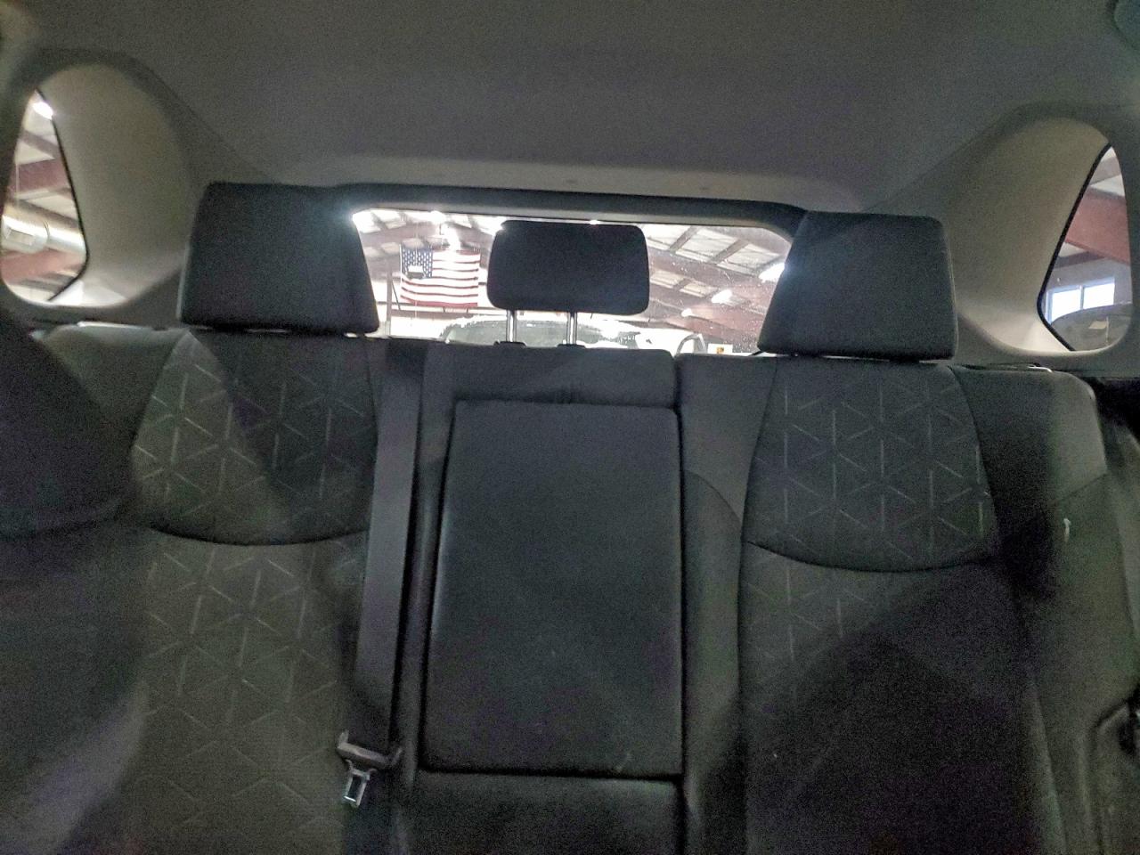 2019 TOYOTA RAV4 XLE photo 10