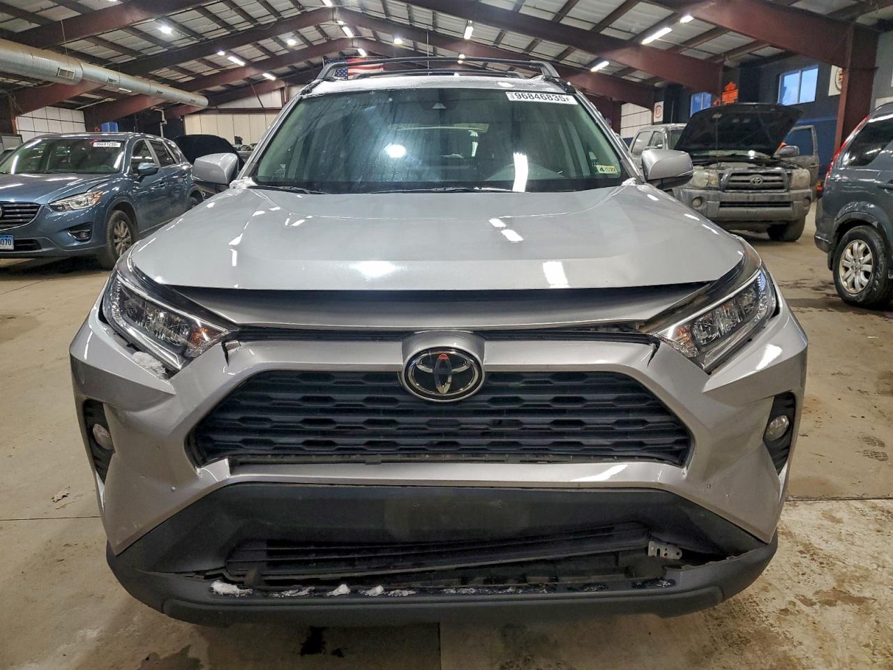 2019 TOYOTA RAV4 XLE photo 5