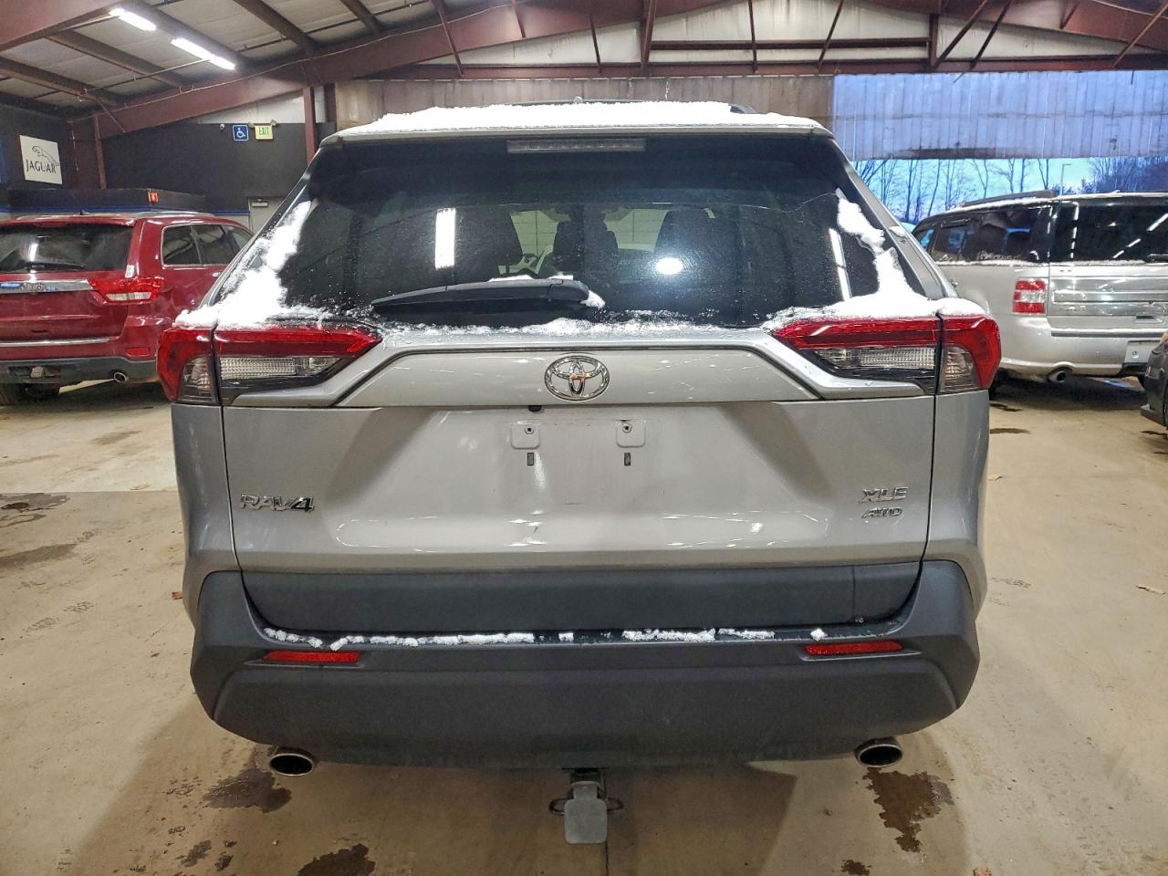 2019 TOYOTA RAV4 XLE photo 6
