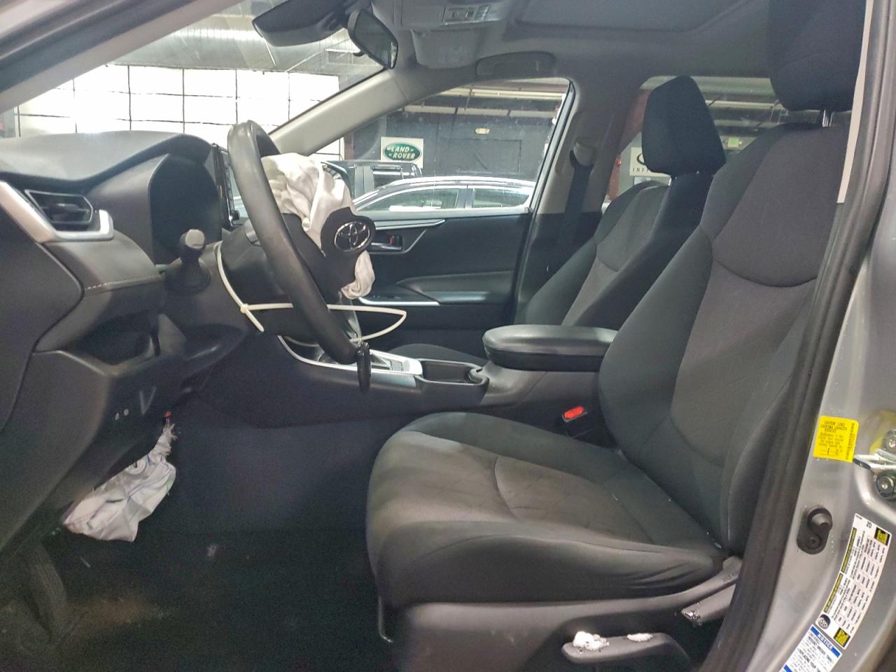 2019 TOYOTA RAV4 XLE photo 7