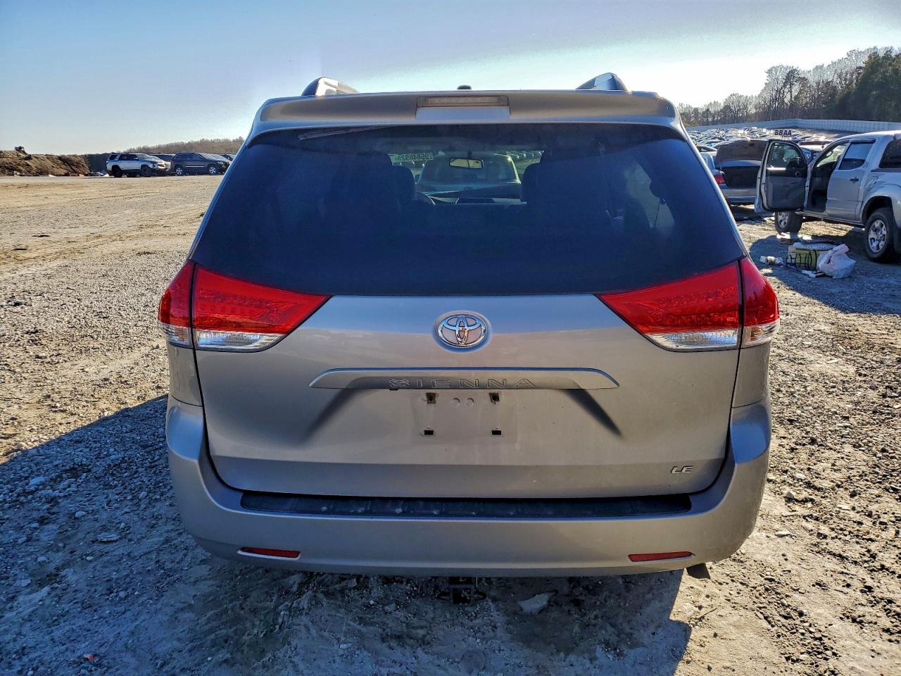 2013 TOYOTA SIENNA LE photo 6