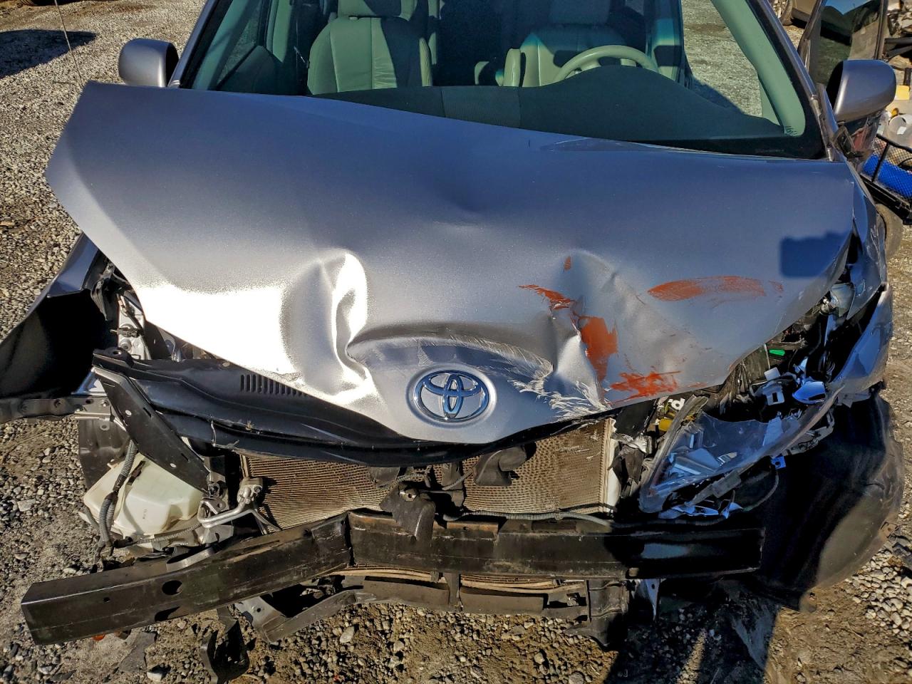2013 TOYOTA SIENNA LE photo 12