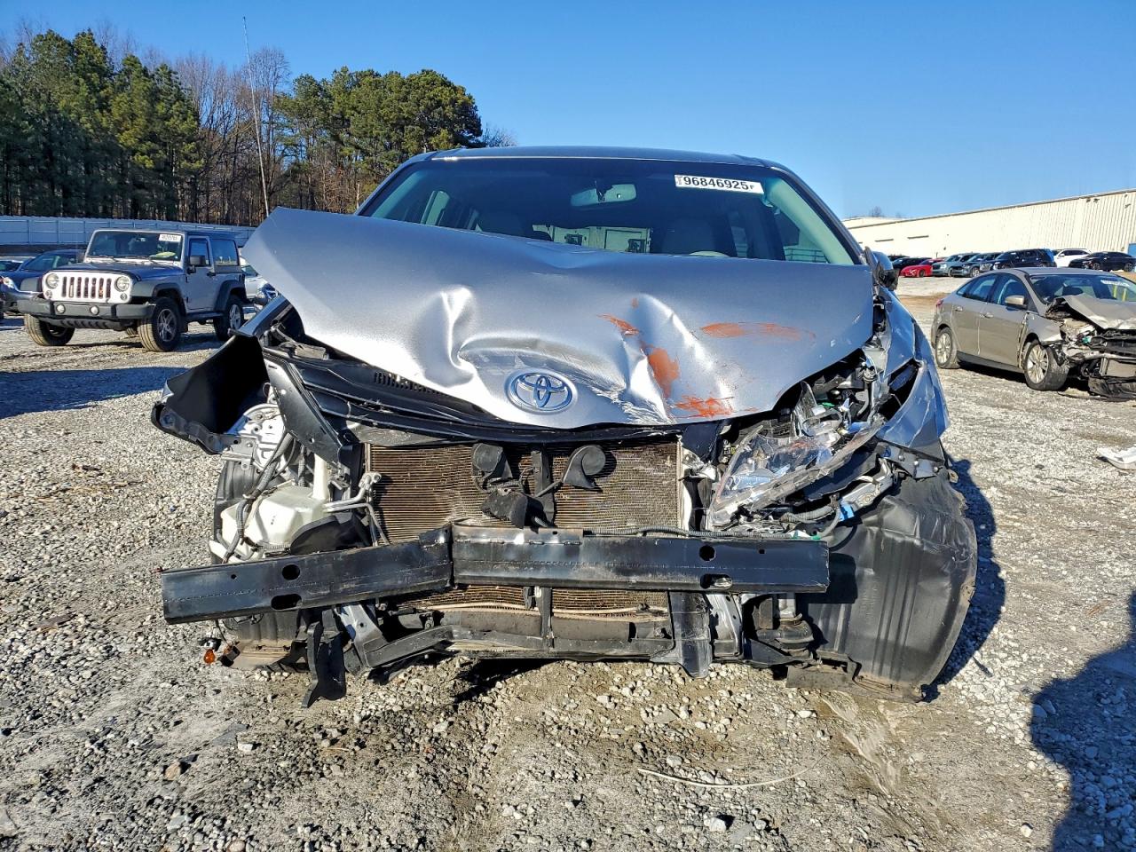 2013 TOYOTA SIENNA LE photo 5
