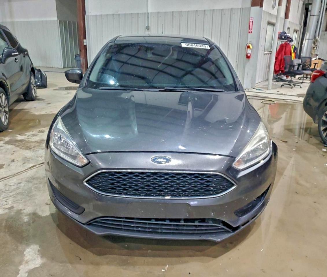 2018 FORD FOCUS SE photo 5