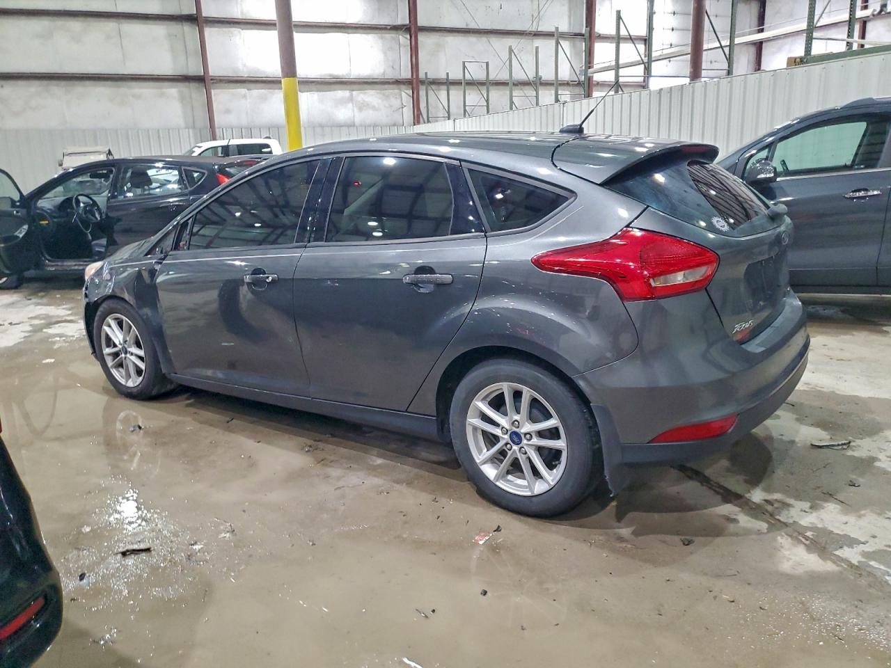 2018 FORD FOCUS SE photo 2