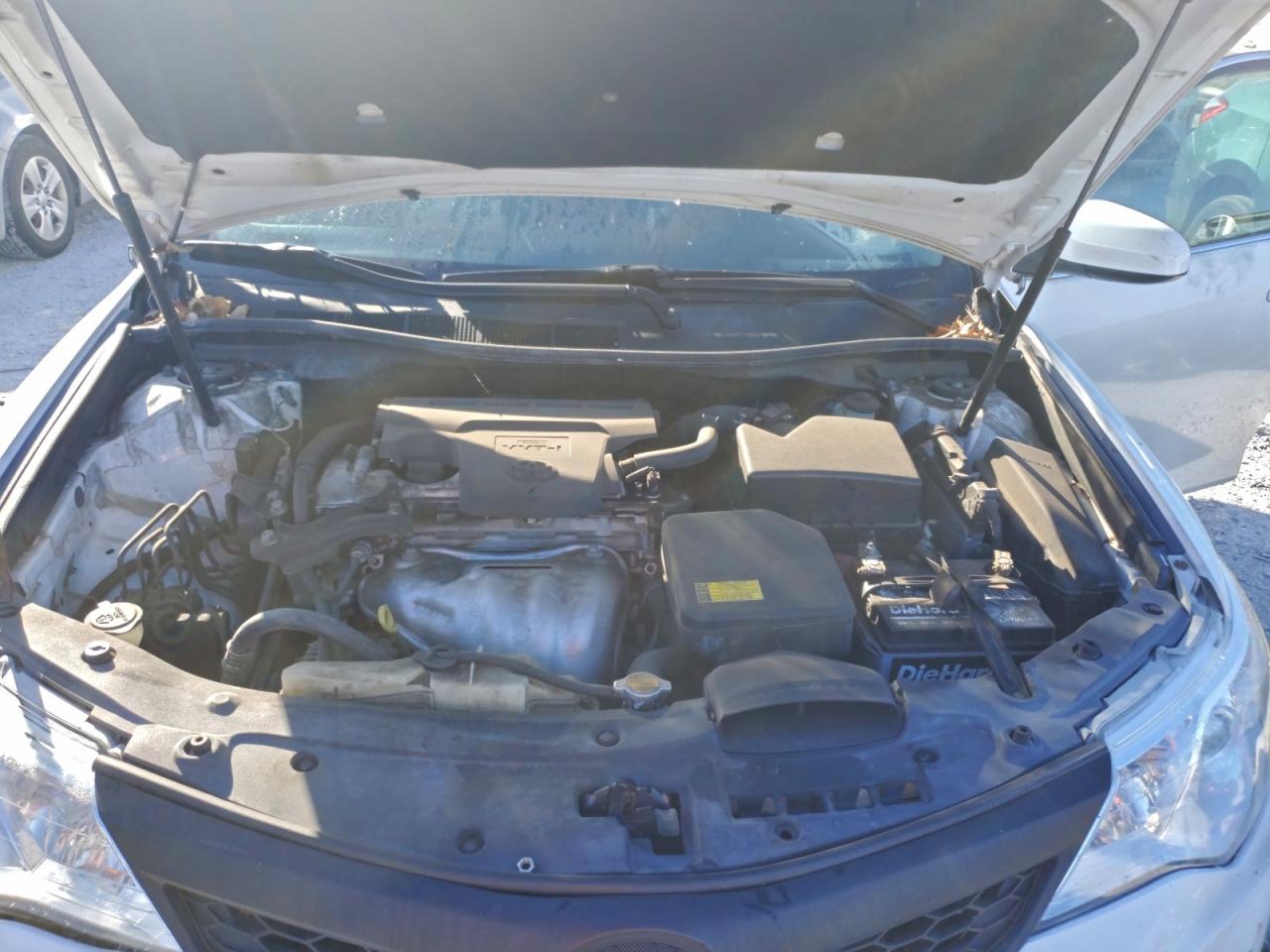 2014 TOYOTA CAMRY L photo 11