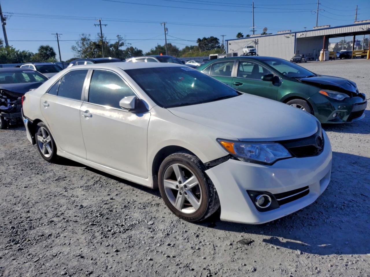 2014 TOYOTA CAMRY L photo 4