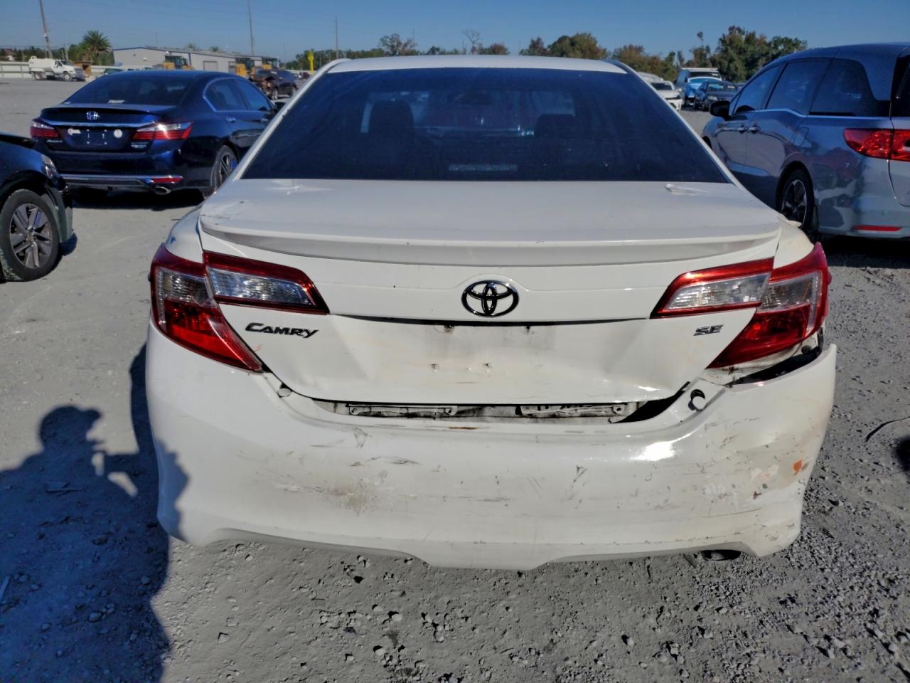 2014 TOYOTA CAMRY L photo 6