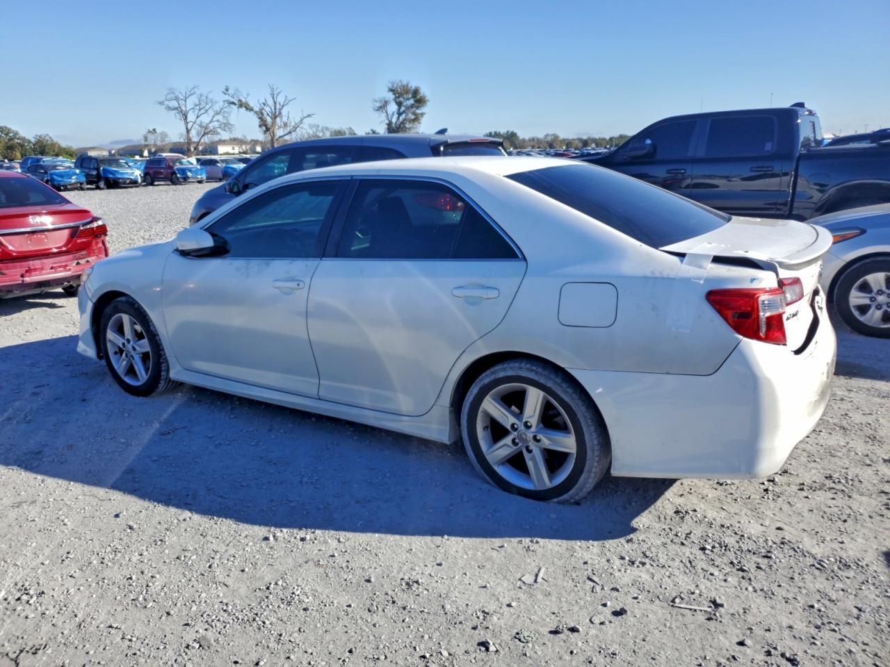 2014 TOYOTA CAMRY L photo 2