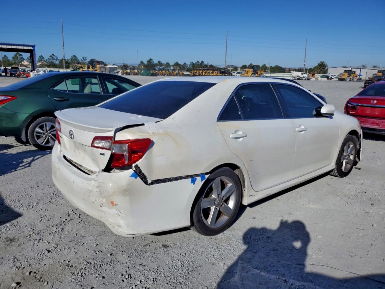 2014 TOYOTA CAMRY L photo 3