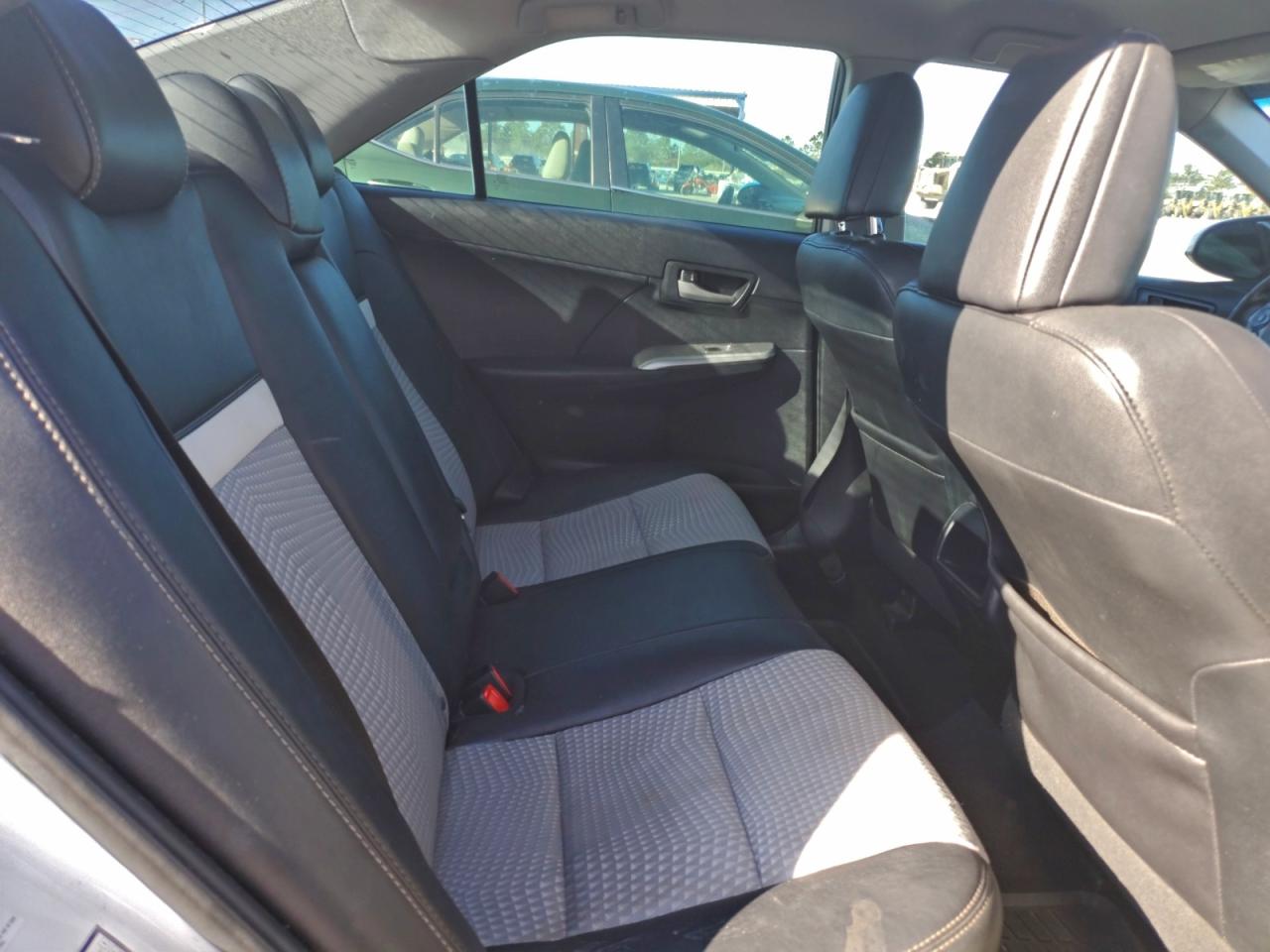 2014 TOYOTA CAMRY L photo 10