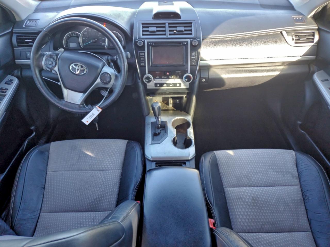 2014 TOYOTA CAMRY L photo 8