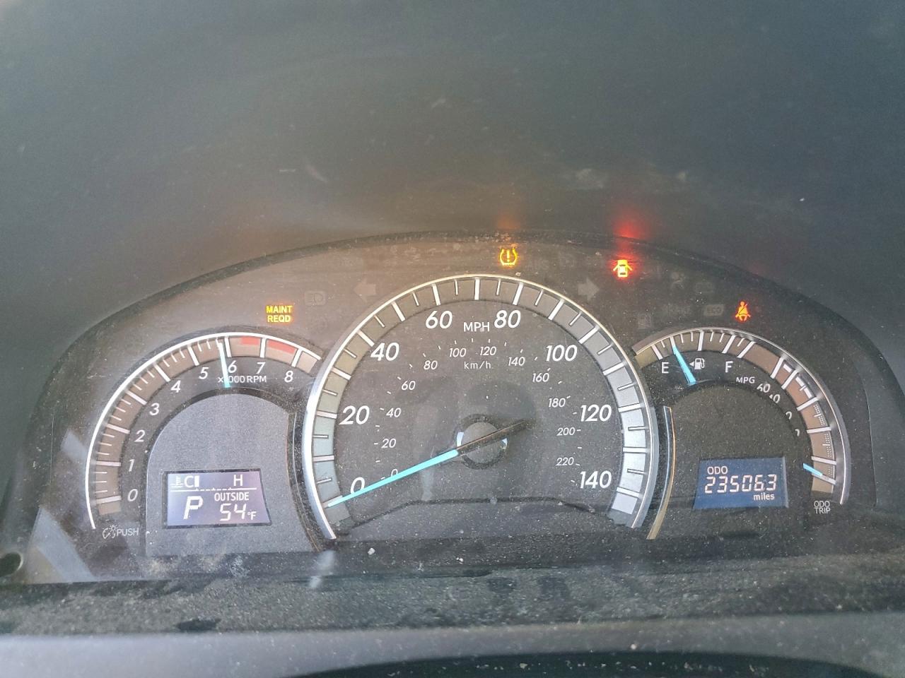 2013 TOYOTA CAMRY SE photo 9