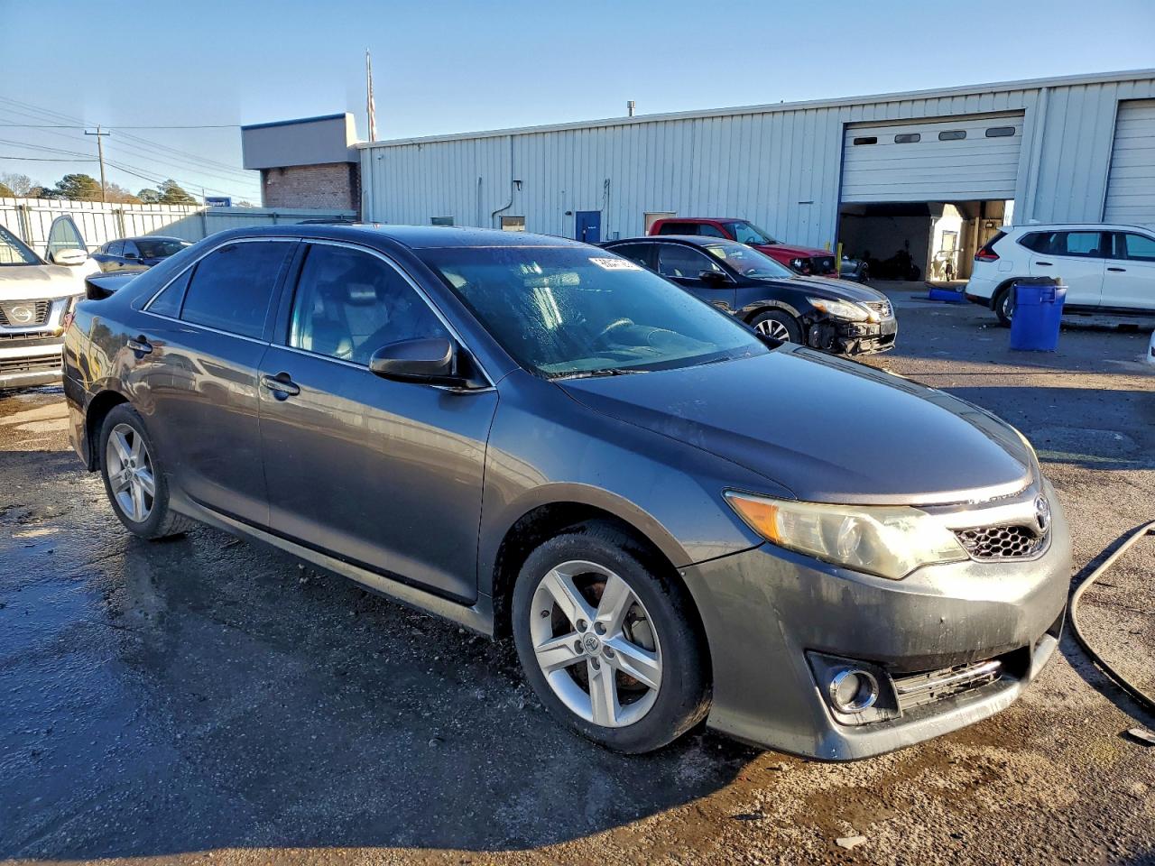 2013 TOYOTA CAMRY SE photo 4